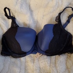 Victoria's Secret Navy and Black Lace Bra
